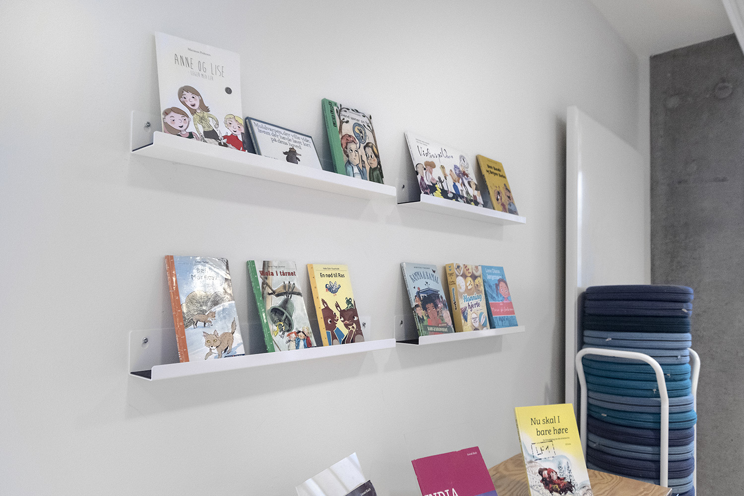 Sharp hangende muurdisplay