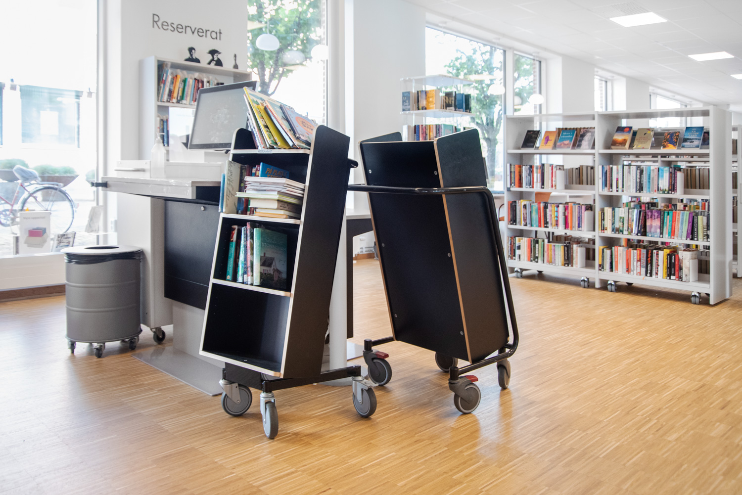Halland boekenwagen - Plus design