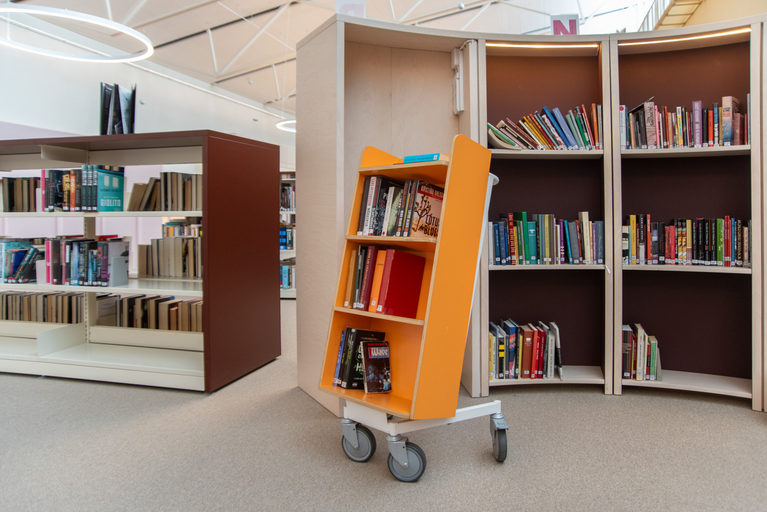 Halland boekenwagen - Plus design